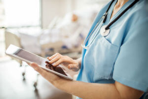 nurse-with-tablet