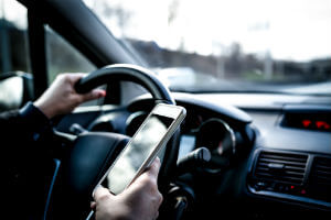 driver distracted by cell phone
