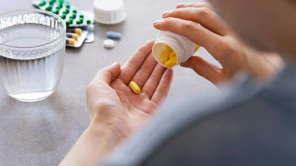 who can administer medication in a nursing home