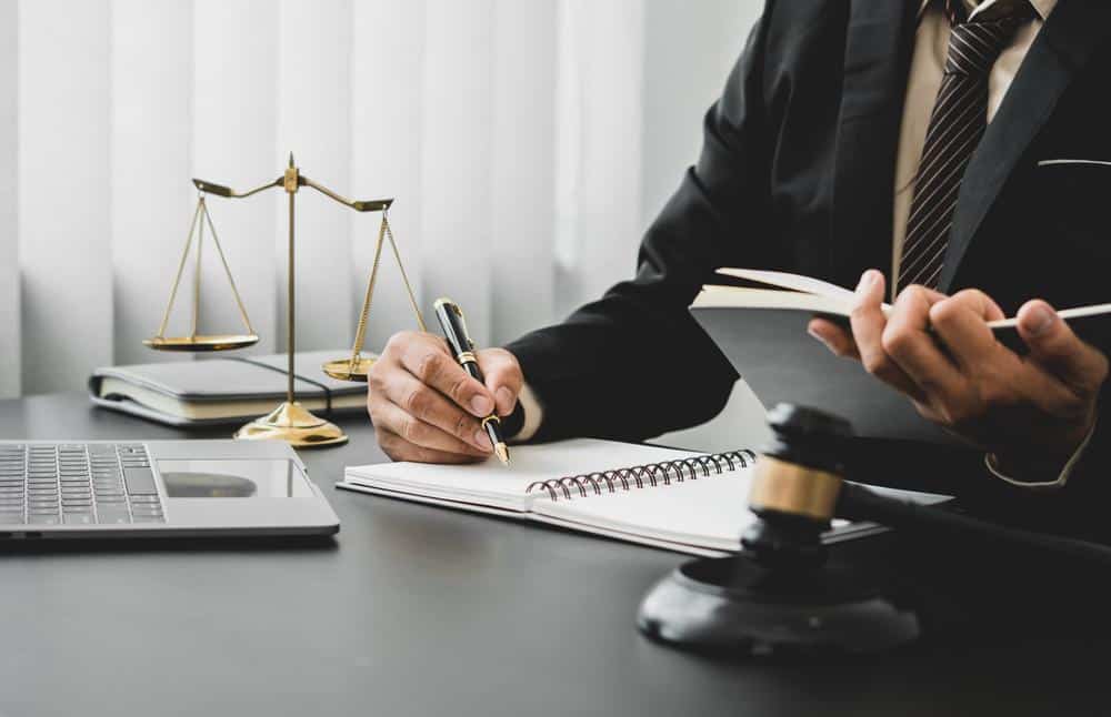 when to consult a lawyer for a truck accident