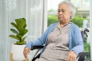 Iowa Nursing Home Faces Allegations of Abuse by Teen Caregiver