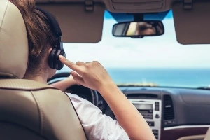 Is It Illegal to Drive While Wearing Headphones or Earbuds in Wisconsin?